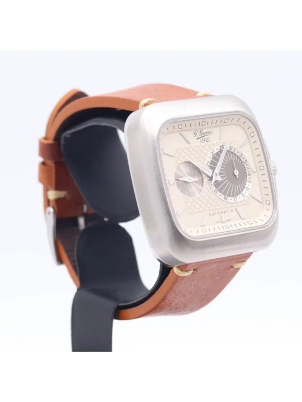Gucci Coupe 131.3 Automatic Back Skelton Smoseco Pointer Date Ivory